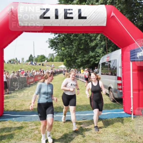 21.06.2025 - 27. Vierlanden-Triathlon MichiJ http://msf.ph/oto/8023289 15.06.2026 11:39:10 Ziel 621 meine-sportfotos.de