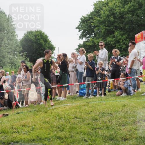 15.06.2025 - 27. Vierlanden-Triathlon KatJ http://msf.ph/oto/8023291 15.06.2025 10:56:14 Schwimmen 702, 716, 733 meine-sportfotos.de
