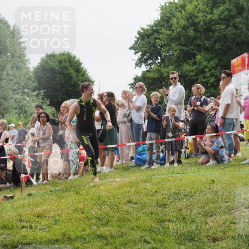 15.06.2025 - 27. Vierlanden-Triathlon KatJ http://msf.ph/oto/8023292 15.06.2025 10:56:14 Schwimmen 702, 716, 733 meine-sportfotos.de