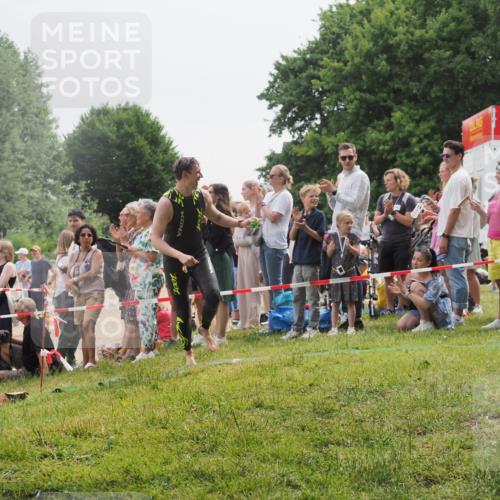 15.06.2025 - 27. Vierlanden-Triathlon KatJ http://msf.ph/oto/8023298 15.06.2025 10:56:14 Schwimmen 702, 716, 733 meine-sportfotos.de