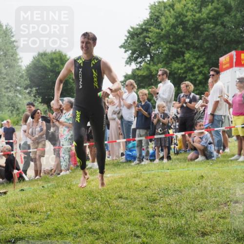 15.06.2025 - 27. Vierlanden-Triathlon KatJ http://msf.ph/oto/8023318 15.06.2025 10:56:15 Schwimmen 702, 716, 733 meine-sportfotos.de