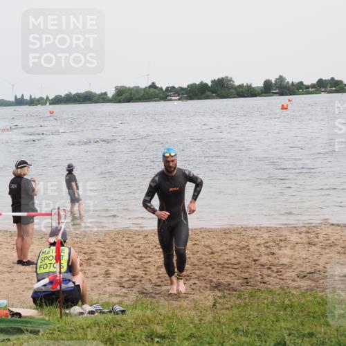 21.06.2025 - 27. Vierlanden-Triathlon MichiJ http://msf.ph/oto/8023322 15.06.2026 10:53:59 Schwimmen 650, 757 meine-sportfotos.de