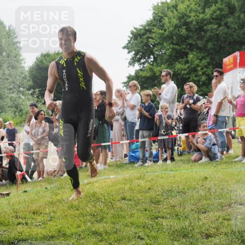 15.06.2025 - 27. Vierlanden-Triathlon KatJ http://msf.ph/oto/8023323 15.06.2025 10:56:16 Schwimmen 702, 716, 730, 733 meine-sportfotos.de