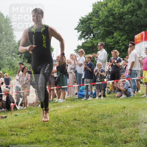 15.06.2025 - 27. Vierlanden-Triathlon KatJ http://msf.ph/oto/8023327 15.06.2025 10:56:16 Schwimmen 702, 716, 730, 733 meine-sportfotos.de