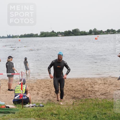 21.06.2025 - 27. Vierlanden-Triathlon MichiJ http://msf.ph/oto/8023339 15.06.2026 10:53:59 Schwimmen 650, 757 meine-sportfotos.de