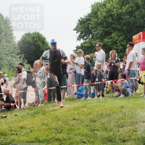 15.06.2025 - 27. Vierlanden-Triathlon KatJ http://msf.ph/oto/8023343 15.06.2025 10:56:22 Schwimmen 702, 716, 730 meine-sportfotos.de