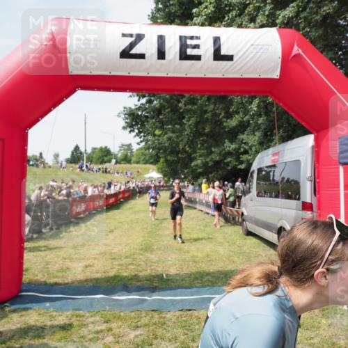 21.06.2025 - 27. Vierlanden-Triathlon MichiJ http://msf.ph/oto/8023349 15.06.2026 11:39:14 Ziel 489, 536, 621 meine-sportfotos.de