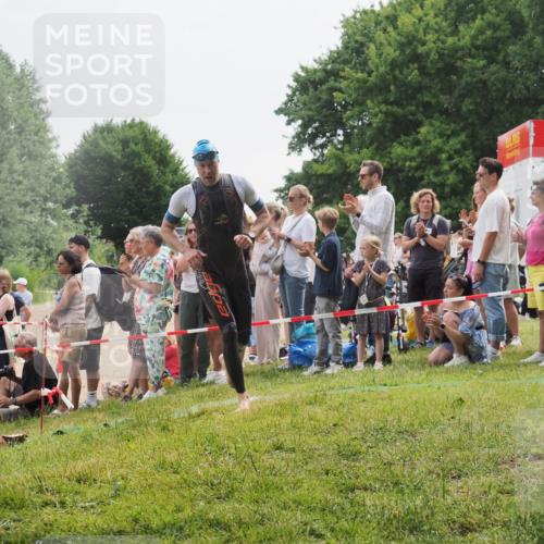 15.06.2025 - 27. Vierlanden-Triathlon KatJ http://msf.ph/oto/8023350 15.06.2025 10:56:22 Schwimmen 702, 716, 730 meine-sportfotos.de