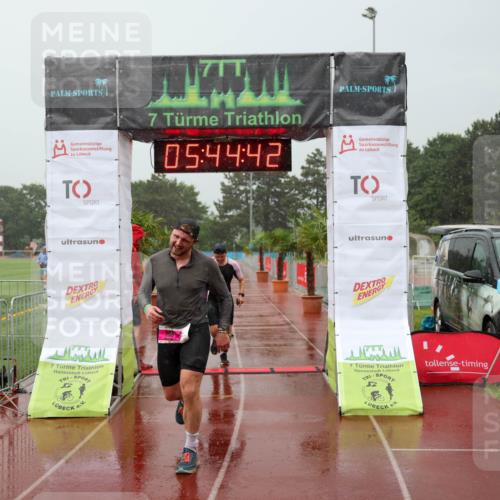 15.06.2025 - 7 Türme Triathlon Michael Strokosch http://msf.ph/oto/8023378 15.06.2025 15:44:42 Ziel 274, 296 meine-sportfotos.de