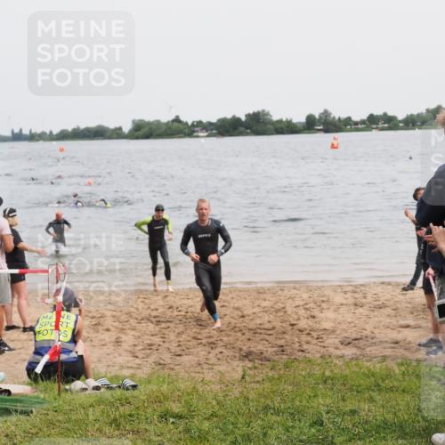 21.06.2025 - 27. Vierlanden-Triathlon MichiJ http://msf.ph/oto/8023379 15.06.2026 10:54:34 Schwimmen 695, 715, 749 meine-sportfotos.de