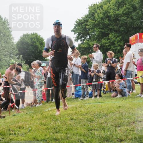 15.06.2025 - 27. Vierlanden-Triathlon KatJ http://msf.ph/oto/8023384 15.06.2025 10:56:22 Schwimmen 702, 716, 730 meine-sportfotos.de