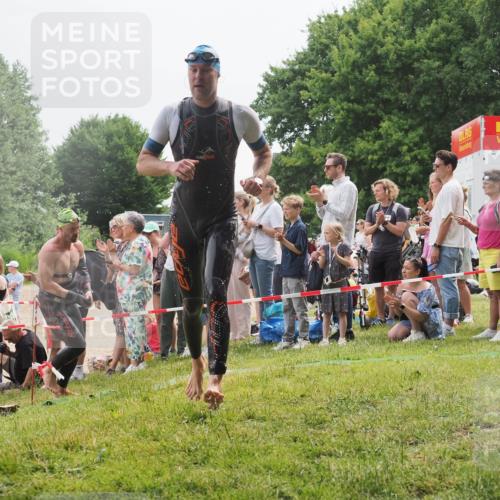 15.06.2025 - 27. Vierlanden-Triathlon KatJ http://msf.ph/oto/8023391 15.06.2025 10:56:23 Schwimmen 702, 716, 730 meine-sportfotos.de