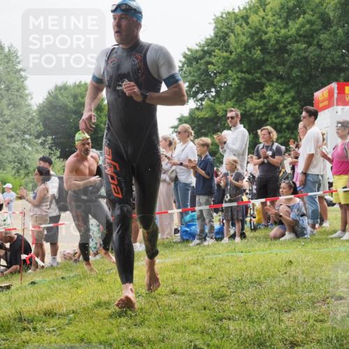 15.06.2025 - 27. Vierlanden-Triathlon KatJ http://msf.ph/oto/8023402 15.06.2025 10:56:23 Schwimmen 702, 716, 730 meine-sportfotos.de