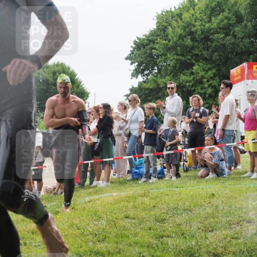 15.06.2025 - 27. Vierlanden-Triathlon KatJ http://msf.ph/oto/8023410 15.06.2025 10:56:24 Schwimmen 702, 716, 730 meine-sportfotos.de