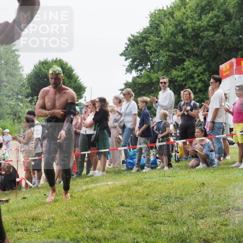 15.06.2025 - 27. Vierlanden-Triathlon KatJ http://msf.ph/oto/8023416 15.06.2025 10:56:24 Schwimmen 702, 716, 730 meine-sportfotos.de