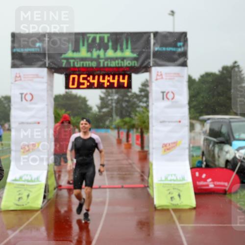 15.06.2025 - 7 Türme Triathlon Michael Strokosch http://msf.ph/oto/8023425 15.06.2025 15:44:44 Ziel 274, 296 meine-sportfotos.de
