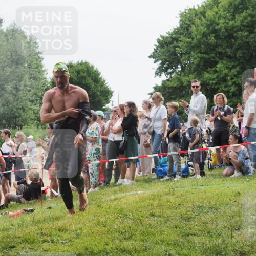 15.06.2025 - 27. Vierlanden-Triathlon KatJ http://msf.ph/oto/8023433 15.06.2025 10:56:24 Schwimmen 702, 716, 730 meine-sportfotos.de