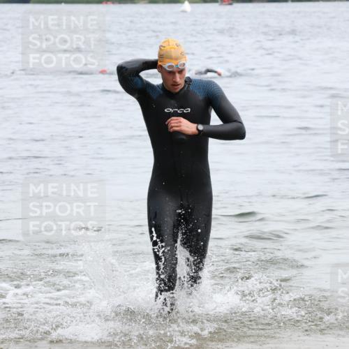 15.06.2025 - 27. Vierlanden-Triathlon Lena Gebhardt http://msf.ph/oto/8023454 15.06.2025 10:53:04 Schwimmen 638 meine-sportfotos.de