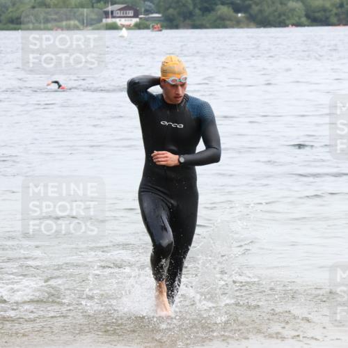 15.06.2025 - 27. Vierlanden-Triathlon Lena Gebhardt http://msf.ph/oto/8023460 15.06.2025 10:53:05 Schwimmen 638 meine-sportfotos.de