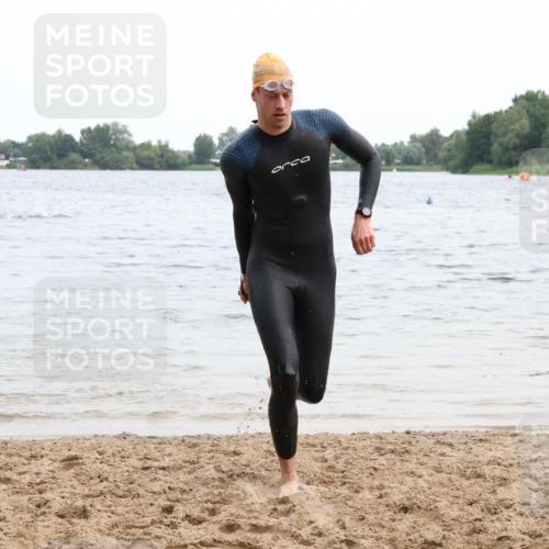 15.06.2025 - 27. Vierlanden-Triathlon Lena Gebhardt http://msf.ph/oto/8023491 15.06.2025 10:53:07 Schwimmen 638 meine-sportfotos.de