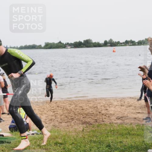 21.06.2025 - 27. Vierlanden-Triathlon MichiJ http://msf.ph/oto/8023525 15.06.2026 10:54:38 Schwimmen 695, 713, 715, 749 meine-sportfotos.de