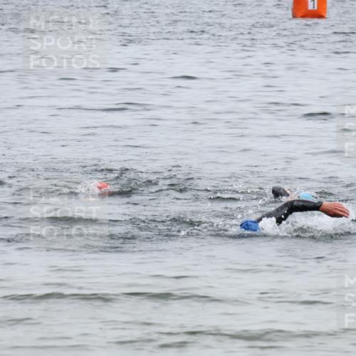 15.06.2025 - 27. Vierlanden-Triathlon Lena Gebhardt http://msf.ph/oto/8023526 15.06.2025 10:53:35 Schwimmen  meine-sportfotos.de