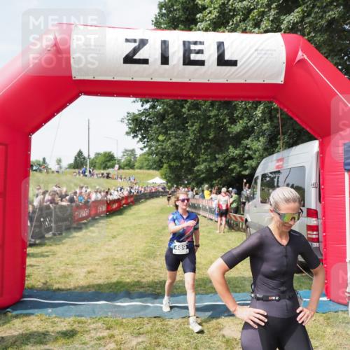 21.06.2025 - 27. Vierlanden-Triathlon MichiJ http://msf.ph/oto/8023528 15.06.2026 11:39:18 Ziel 489, 536 meine-sportfotos.de