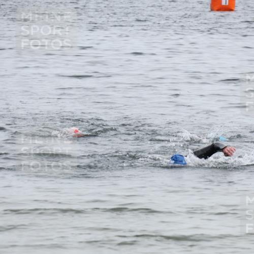 15.06.2025 - 27. Vierlanden-Triathlon Lena Gebhardt http://msf.ph/oto/8023538 15.06.2025 10:53:35 Schwimmen  meine-sportfotos.de