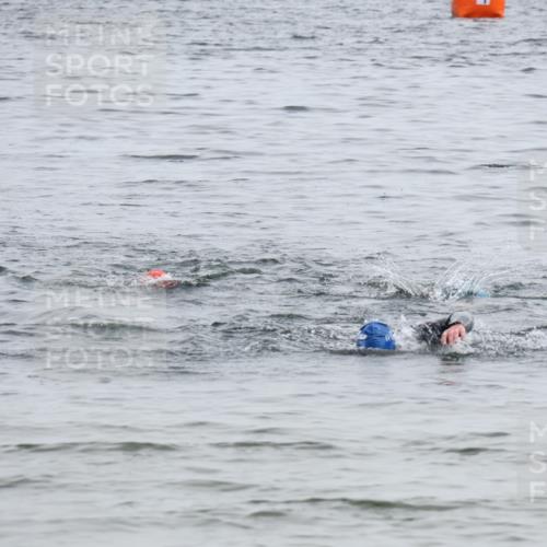 15.06.2025 - 27. Vierlanden-Triathlon Lena Gebhardt http://msf.ph/oto/8023545 15.06.2025 10:53:35 Schwimmen  meine-sportfotos.de