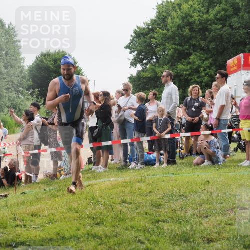 15.06.2025 - 27. Vierlanden-Triathlon KatJ http://msf.ph/oto/8023559 15.06.2025 10:56:43 Schwimmen 685, 691, 764 meine-sportfotos.de