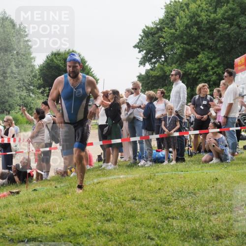15.06.2025 - 27. Vierlanden-Triathlon KatJ http://msf.ph/oto/8023561 15.06.2025 10:56:43 Schwimmen 685, 691, 764 meine-sportfotos.de