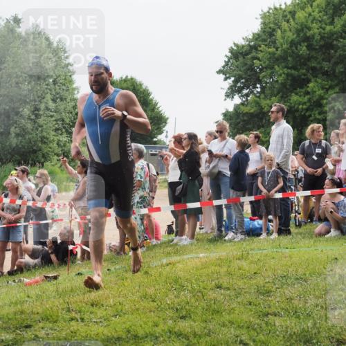 15.06.2025 - 27. Vierlanden-Triathlon KatJ http://msf.ph/oto/8023575 15.06.2025 10:56:44 Schwimmen 685, 691, 764 meine-sportfotos.de