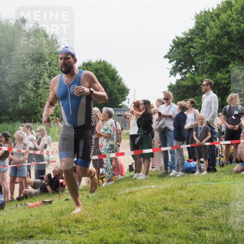 15.06.2025 - 27. Vierlanden-Triathlon KatJ http://msf.ph/oto/8023582 15.06.2025 10:56:44 Schwimmen 685, 691, 764 meine-sportfotos.de