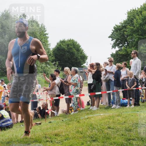 15.06.2025 - 27. Vierlanden-Triathlon KatJ http://msf.ph/oto/8023597 15.06.2025 10:56:44 Schwimmen 685, 691, 764 meine-sportfotos.de