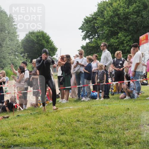 15.06.2025 - 27. Vierlanden-Triathlon KatJ http://msf.ph/oto/8023610 15.06.2025 10:56:49 Schwimmen 642, 651, 685, 691, 755 meine-sportfotos.de