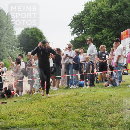 15.06.2025 - 27. Vierlanden-Triathlon KatJ http://msf.ph/oto/8023622 15.06.2025 10:56:49 Schwimmen 642, 651, 685, 691, 755 meine-sportfotos.de