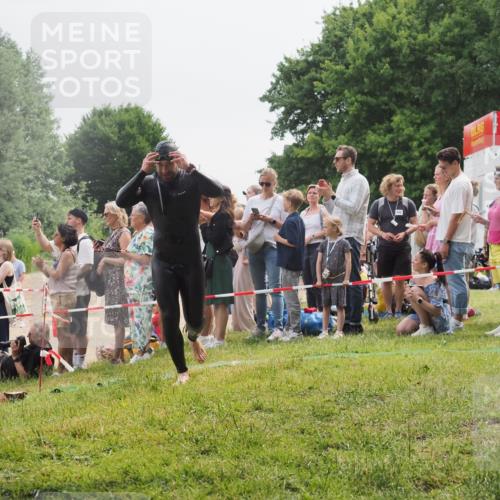 15.06.2025 - 27. Vierlanden-Triathlon KatJ http://msf.ph/oto/8023634 15.06.2025 10:56:49 Schwimmen 642, 651, 685, 691, 755 meine-sportfotos.de