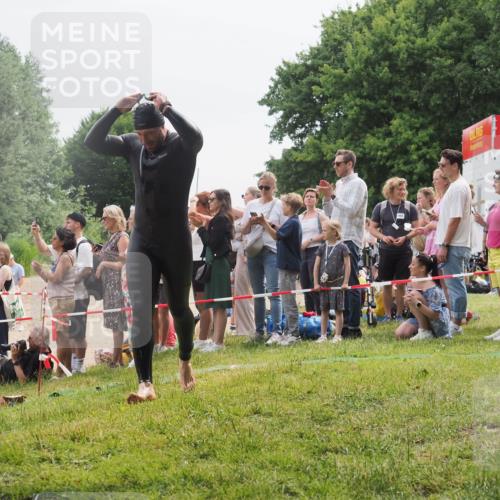 15.06.2025 - 27. Vierlanden-Triathlon KatJ http://msf.ph/oto/8023645 15.06.2025 10:56:50 Schwimmen 642, 651, 685, 688, 691, 755 meine-sportfotos.de