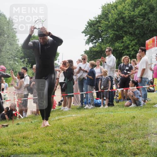 15.06.2025 - 27. Vierlanden-Triathlon KatJ http://msf.ph/oto/8023656 15.06.2025 10:56:50 Schwimmen 642, 651, 685, 688, 691, 755 meine-sportfotos.de