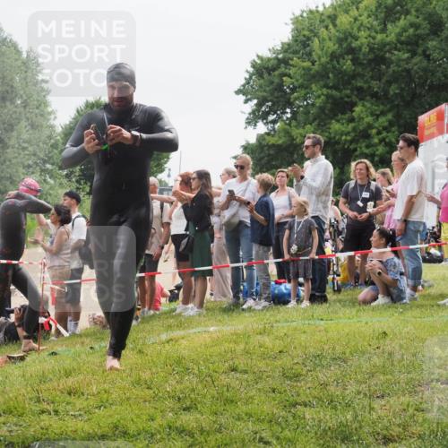 15.06.2025 - 27. Vierlanden-Triathlon KatJ http://msf.ph/oto/8023662 15.06.2025 10:56:50 Schwimmen 642, 651, 685, 688, 691, 755 meine-sportfotos.de