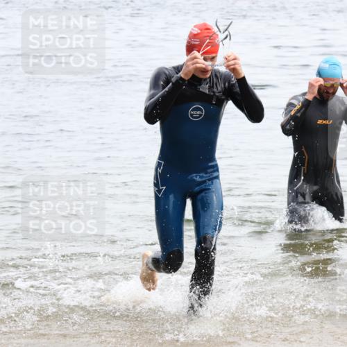 15.06.2025 - 27. Vierlanden-Triathlon Lena Gebhardt http://msf.ph/oto/8023664 15.06.2025 10:53:50 Schwimmen 650, 726, 757 meine-sportfotos.de