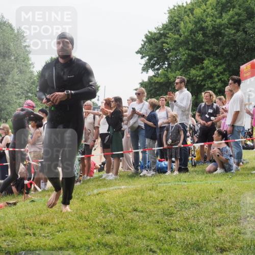 15.06.2025 - 27. Vierlanden-Triathlon KatJ http://msf.ph/oto/8023672 15.06.2025 10:56:50 Schwimmen 642, 651, 685, 688, 691, 755 meine-sportfotos.de