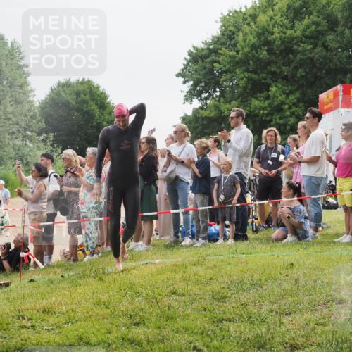 15.06.2025 - 27. Vierlanden-Triathlon KatJ http://msf.ph/oto/8023693 15.06.2025 10:56:52 Schwimmen 642, 651, 685, 688, 691, 755 meine-sportfotos.de