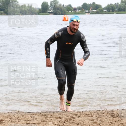 15.06.2025 - 27. Vierlanden-Triathlon Lena Gebhardt http://msf.ph/oto/8023712 15.06.2025 10:53:56 Schwimmen 650, 726, 757 meine-sportfotos.de