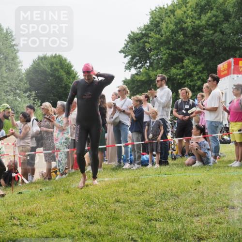 15.06.2025 - 27. Vierlanden-Triathlon KatJ http://msf.ph/oto/8023726 15.06.2025 10:56:52 Schwimmen 642, 651, 685, 688, 691, 755 meine-sportfotos.de