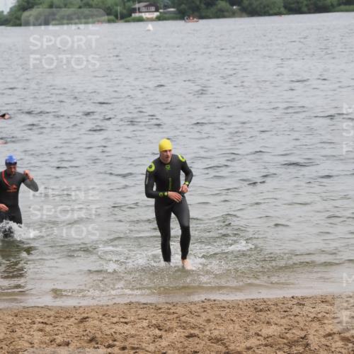 21.06.2025 - 27. Vierlanden-Triathlon MichiJ http://msf.ph/oto/8023727 15.06.2026 10:54:52 Schwimmen 677, 713, 744, 761 meine-sportfotos.de