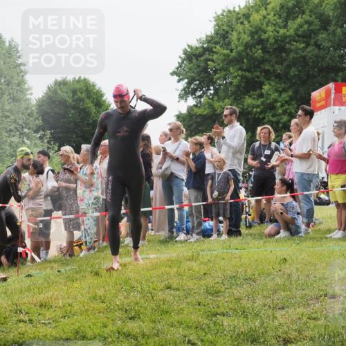 15.06.2025 - 27. Vierlanden-Triathlon KatJ http://msf.ph/oto/8023729 15.06.2025 10:56:53 Schwimmen 642, 651, 688, 691, 755 meine-sportfotos.de