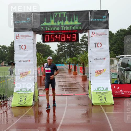 15.06.2025 - 7 Türme Triathlon Michael Strokosch http://msf.ph/oto/8023731 15.06.2025 15:48:43 Ziel 216 meine-sportfotos.de