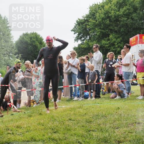 15.06.2025 - 27. Vierlanden-Triathlon KatJ http://msf.ph/oto/8023735 15.06.2025 10:56:53 Schwimmen 642, 651, 688, 691, 755 meine-sportfotos.de