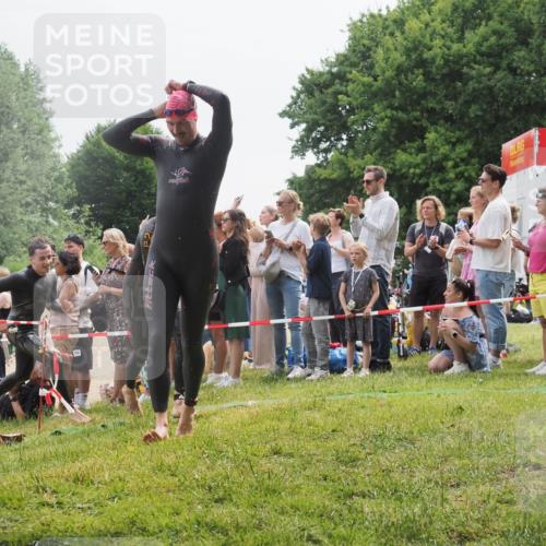 15.06.2025 - 27. Vierlanden-Triathlon KatJ http://msf.ph/oto/8023747 15.06.2025 10:56:53 Schwimmen 642, 651, 688, 691, 755 meine-sportfotos.de